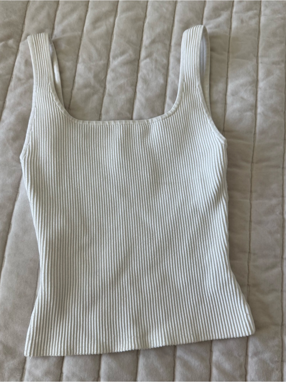 BABATON Aritzia minimalist white Stretch sculpt knit ribbed tank top size XS